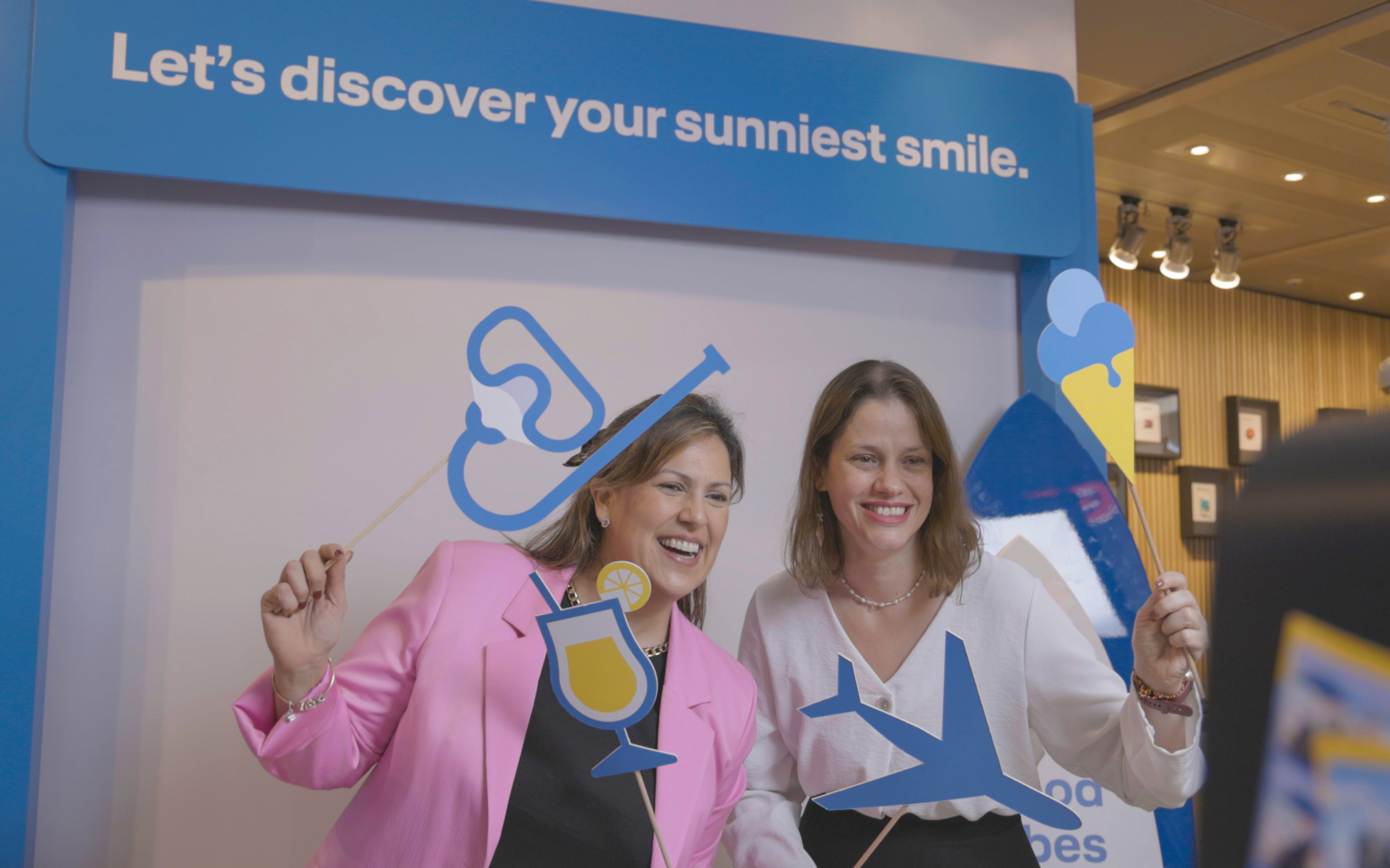 Fotostation “Show us your sunniest smile” bei Discover Airlines auf dem Lufthansa Group Stand Fotostation “Show us your sunniest smile” bei Discover Airlines auf dem Lufthansa Group Stand